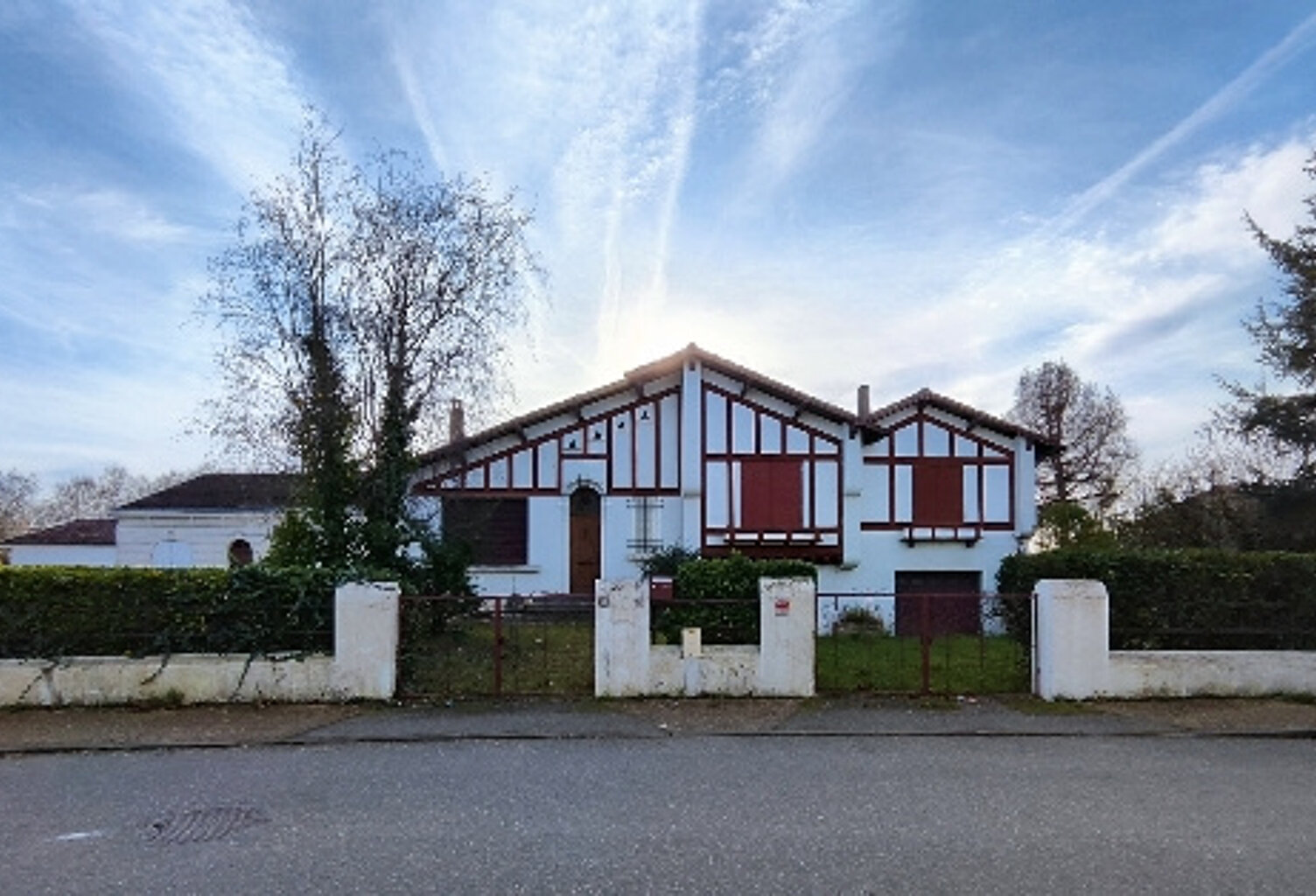 Maison 153 m2 avec deux garages et jardin — photo 1