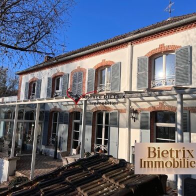 Maison 8 pièces 300 m²