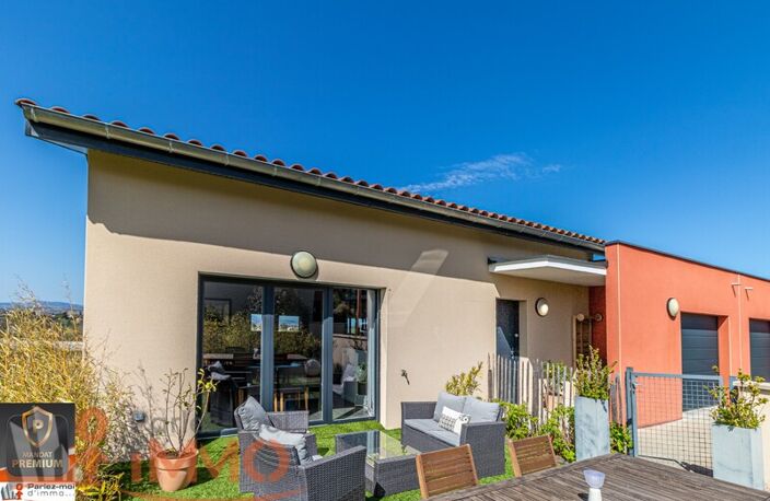Villa — photo 2