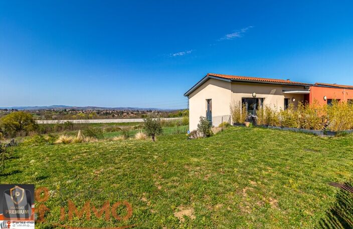 Villa — photo 3