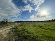 Terrain constructible en bordure du village de Pouzolles. — photo 2