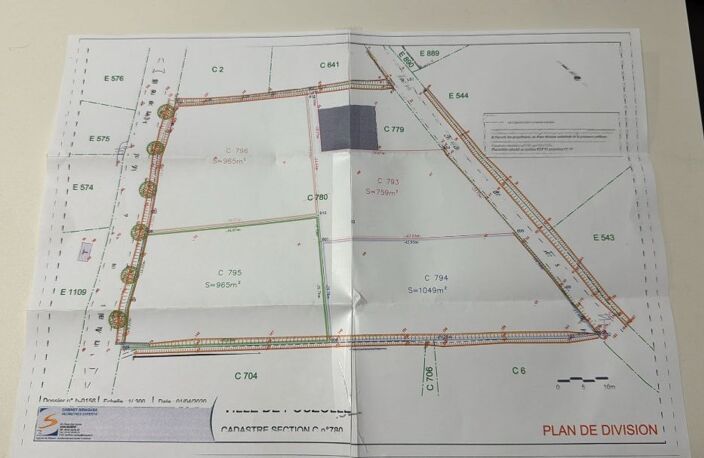 Terrain constructible en bordure du village de Pouzolles. — photo 3