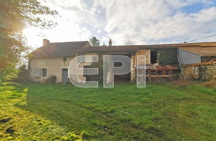 Réf 8049. Nueil-sous-Faye. 1 maison avec 3 dépendances en pier — photo 5