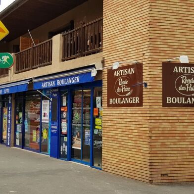 Commerce  438000 €