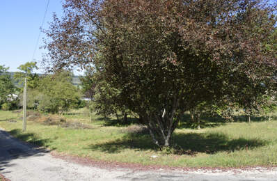 À Vendre   Terrain Constructible de 1 700 m2 à Arinthod — photo du bien