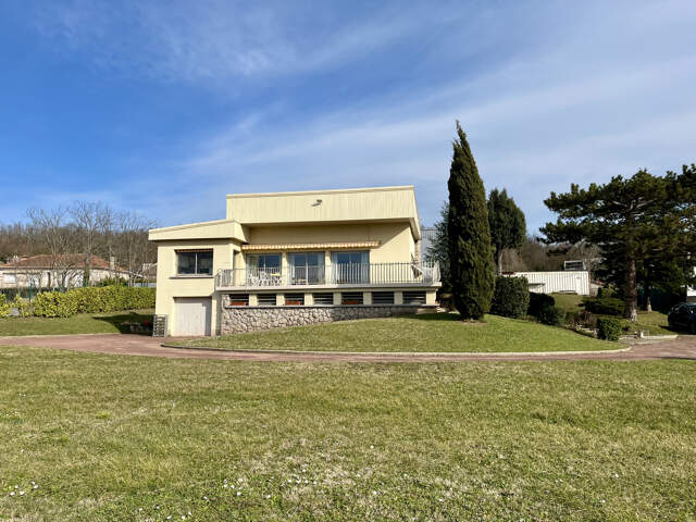 VILLA 7 PIECES AVEC TERRAIN DE 2900M2 — photo du bien