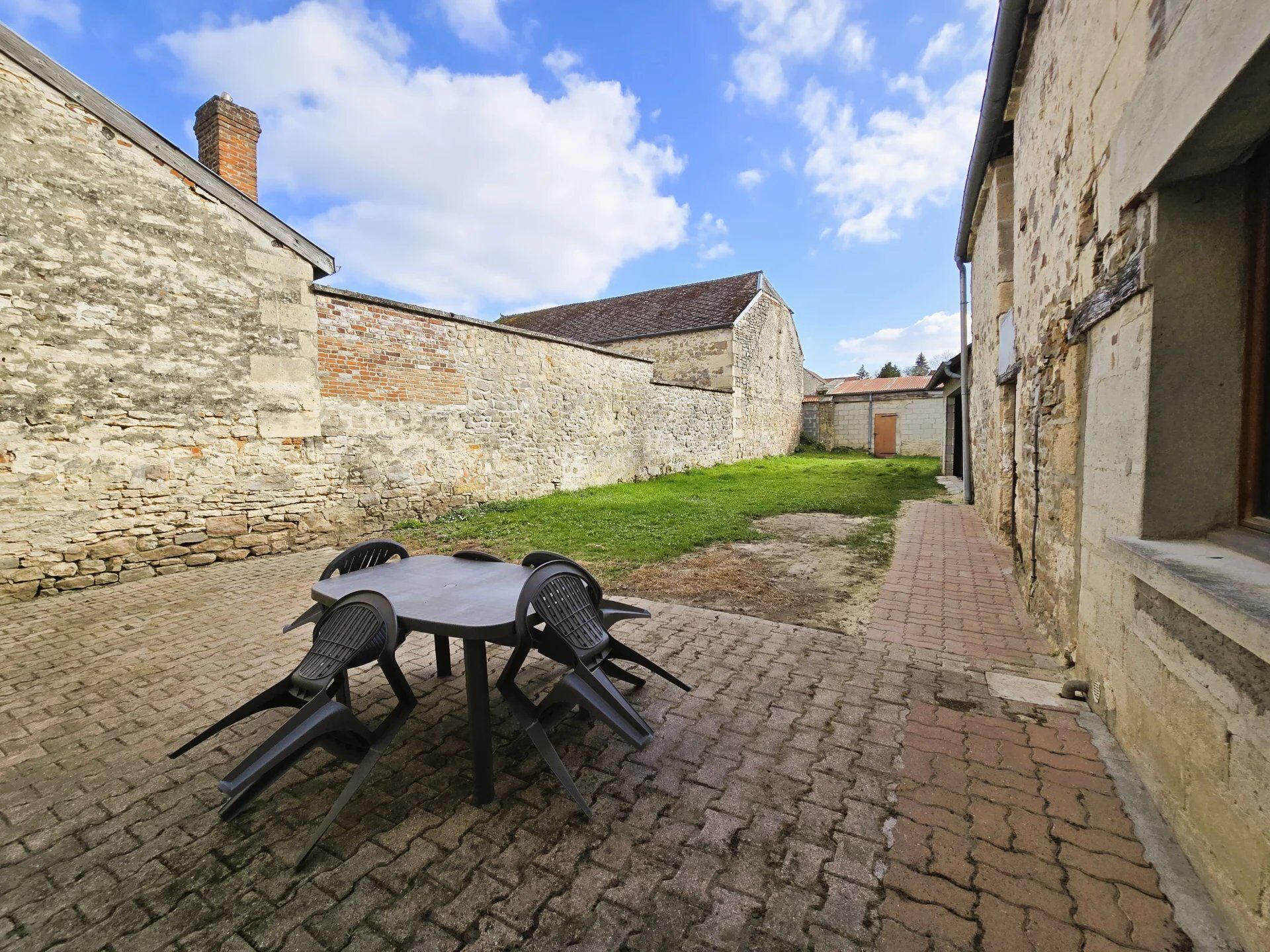 Maison 6 pièces 163 m² · à Mauregny-en-Haye · 163 m² · 112 500 €