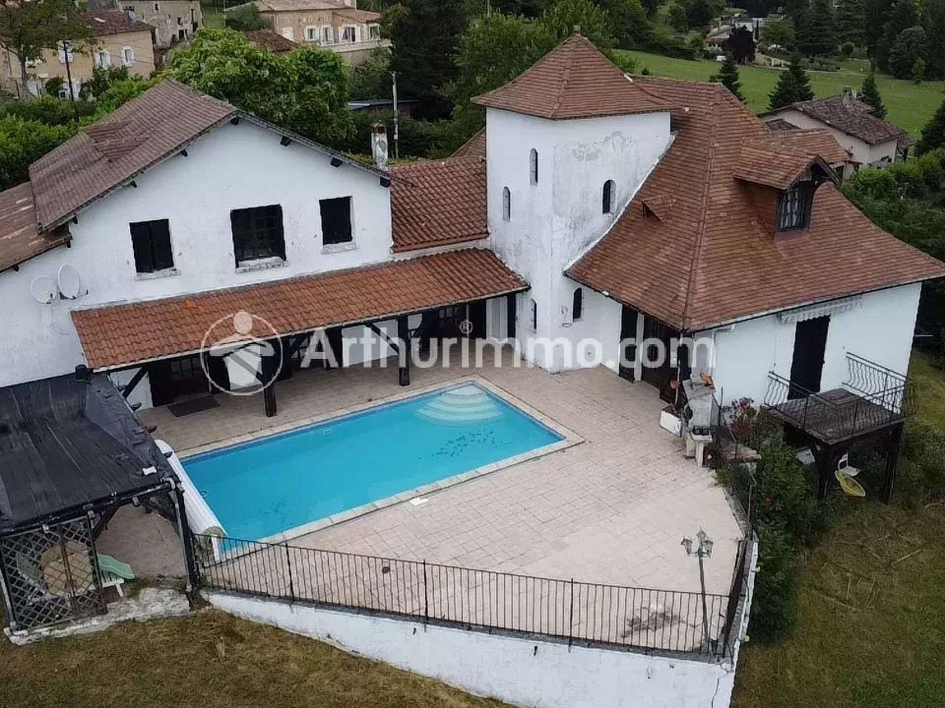 Maison 9 pièces 264 m² · à Sourzac · 264 m² · 247 000 €