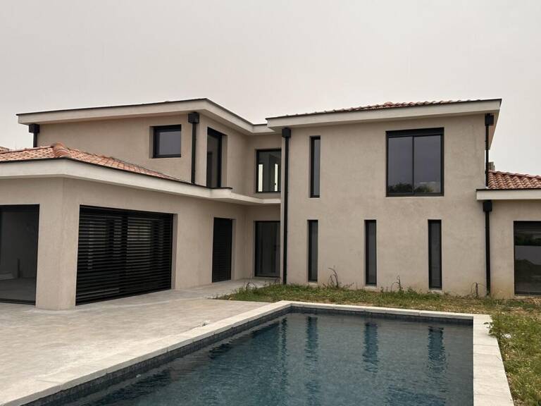 Belle Villa moderne avec piscine et jardin en cours de construct — photo 1