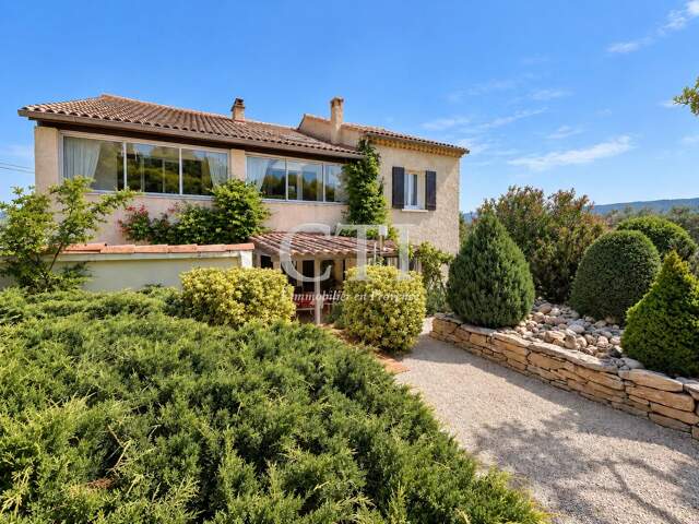Au centre de Vaison-La Romaine villa de 186 m² habitables env. — photo du bien