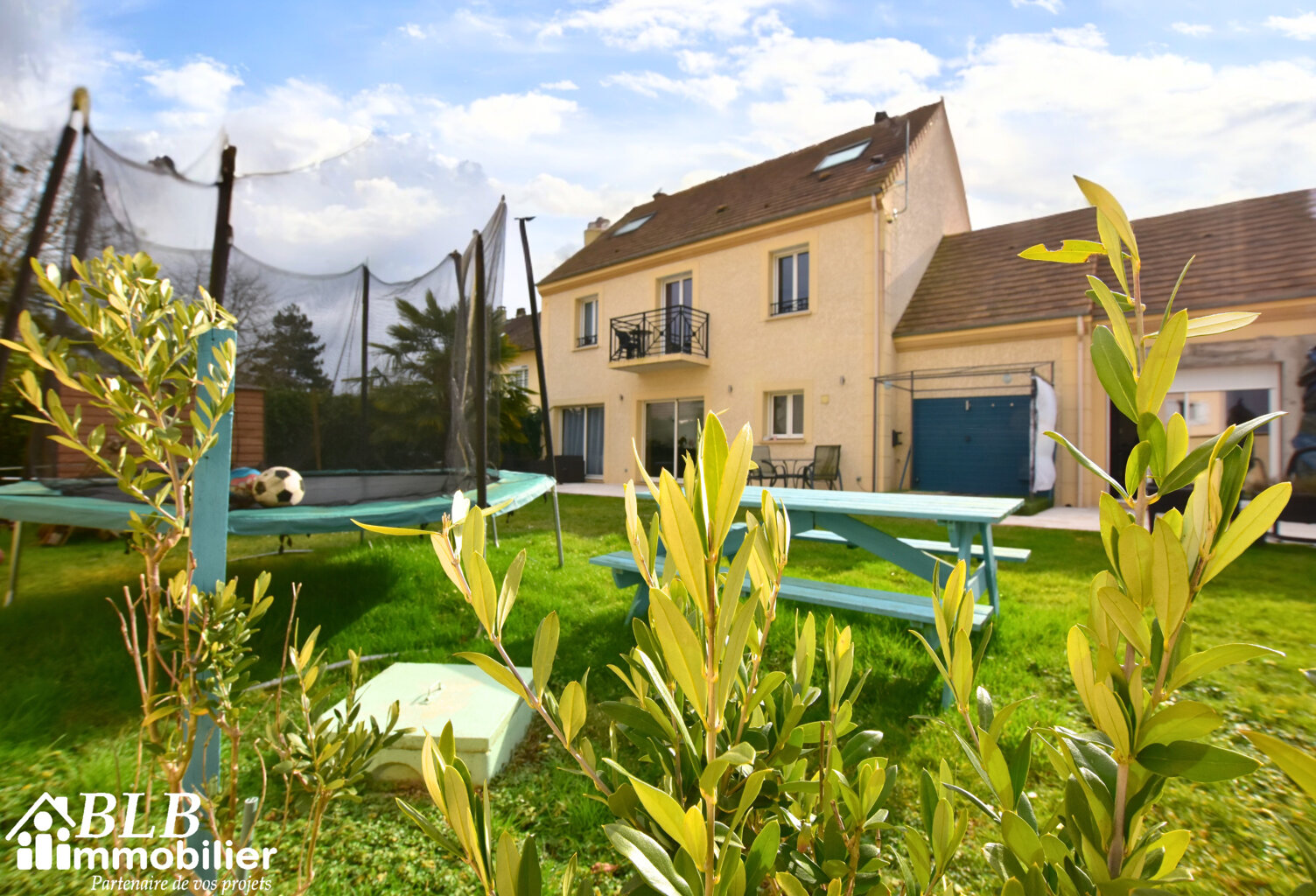 78690 LES ESSARTS LE ROI     Belle maison de 9 pièces  sur u — photo 1