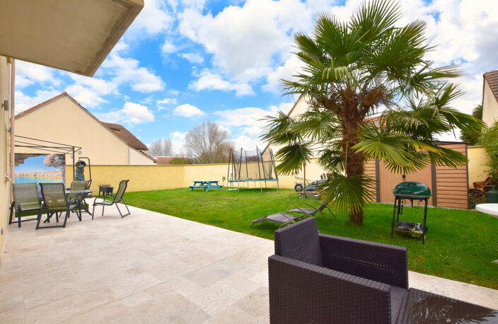 78690 LES ESSARTS LE ROI     Belle maison de 9 pièces  sur u — photo 2