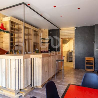 Immeuble  83000 €