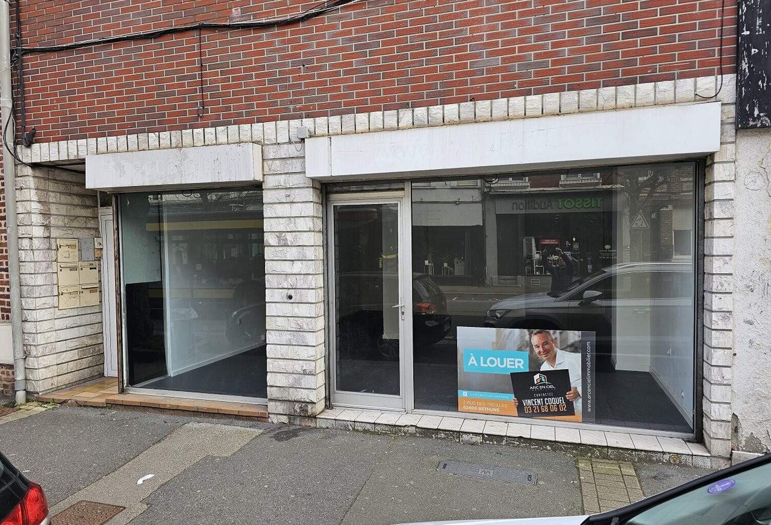 Local commercial — photo 1