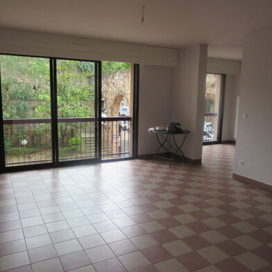Appartement 4 pièces 990 €