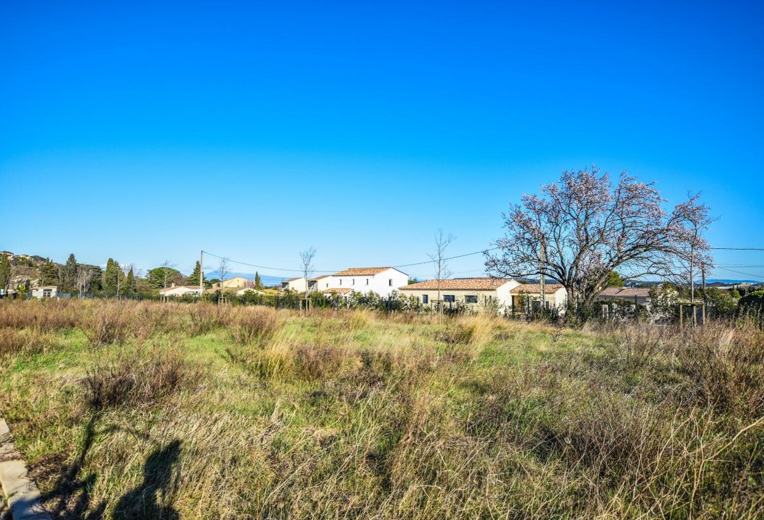 Terrain constructible à Rochefort du Gard - 1250 m² — photo 1