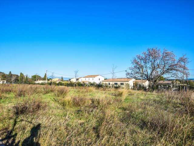 Terrain constructible à Rochefort du Gard - 1250 m² — photo du bien