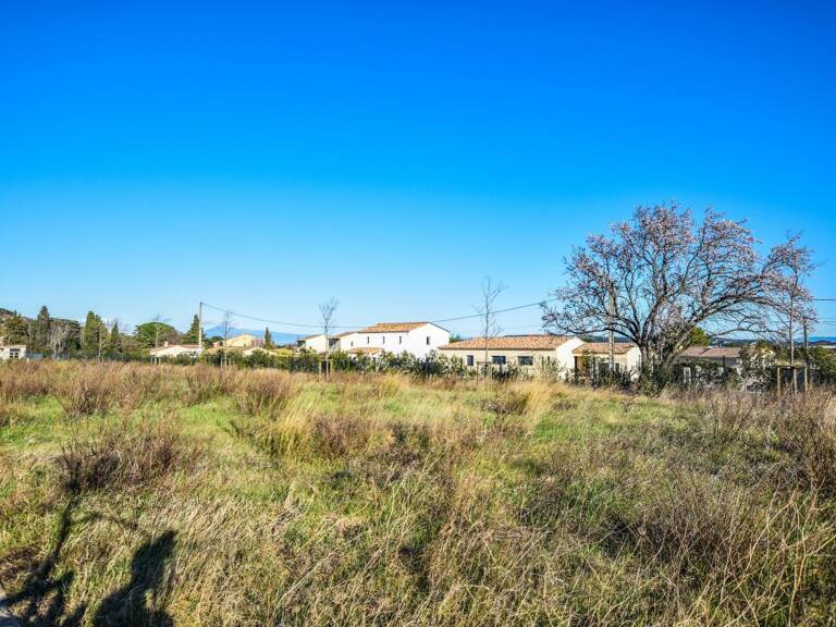 Terrain constructible à Rochefort du Gard - 1250 m² — photo 1