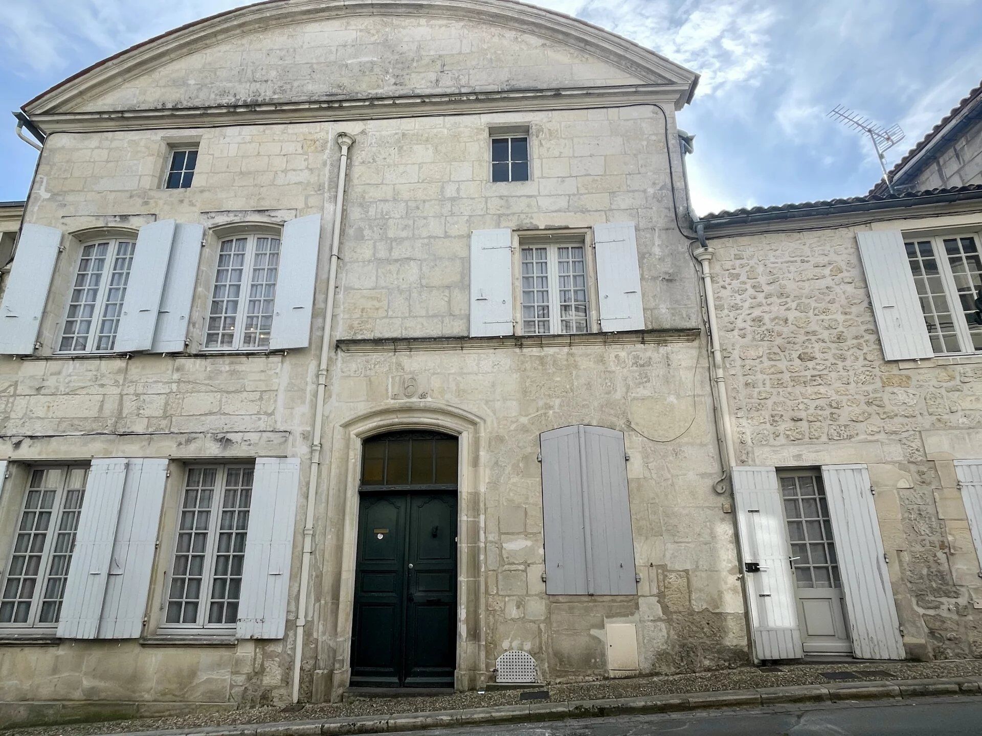 Villa / Maison 15 pièces  à vendre Pons 17800