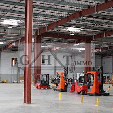 Local industriel  39900 €