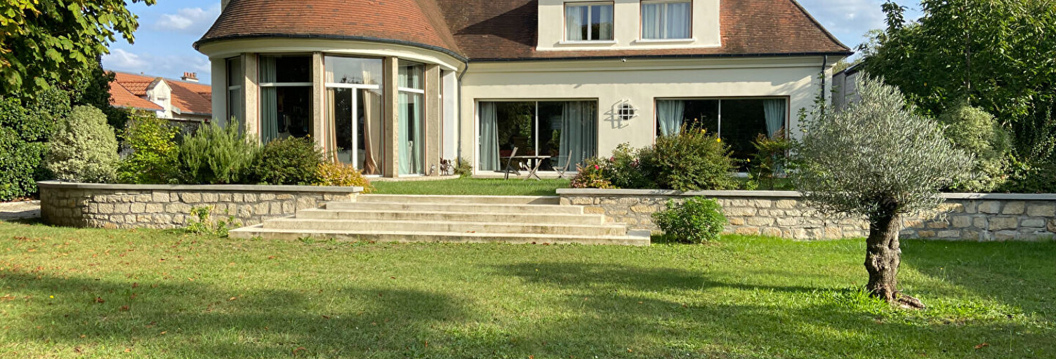 Maison 9 Pièces 244 m² à vendre à Chantilly (60500)