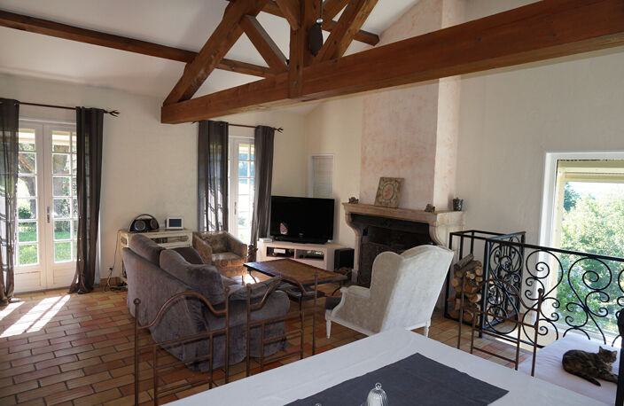 VILLA - VIENNE - 6 pièces - 132 m2 — photo 2