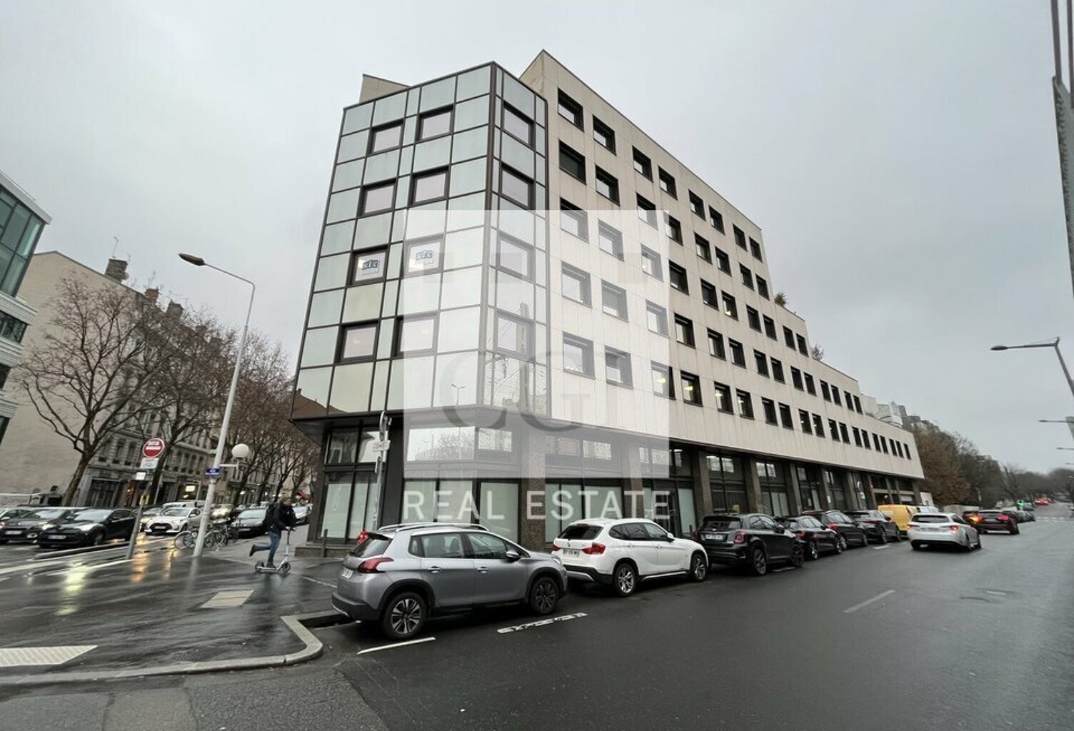 BUREAUX à LOUER — photo 1