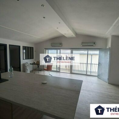 Commerce  815000 €