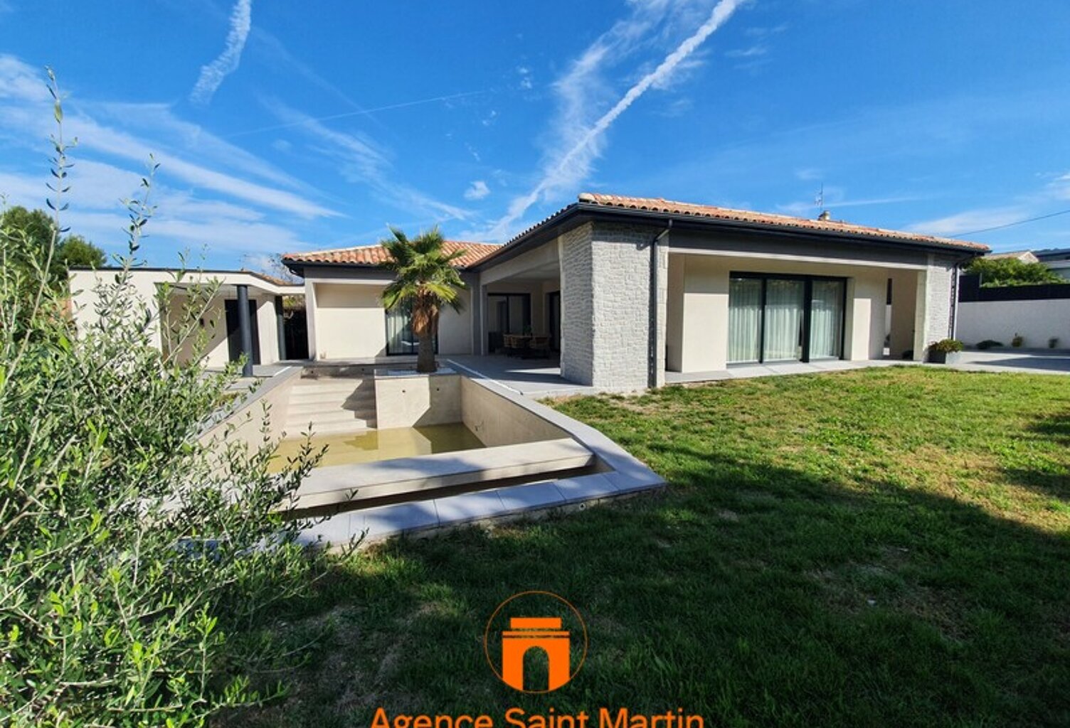 Villa — photo 1