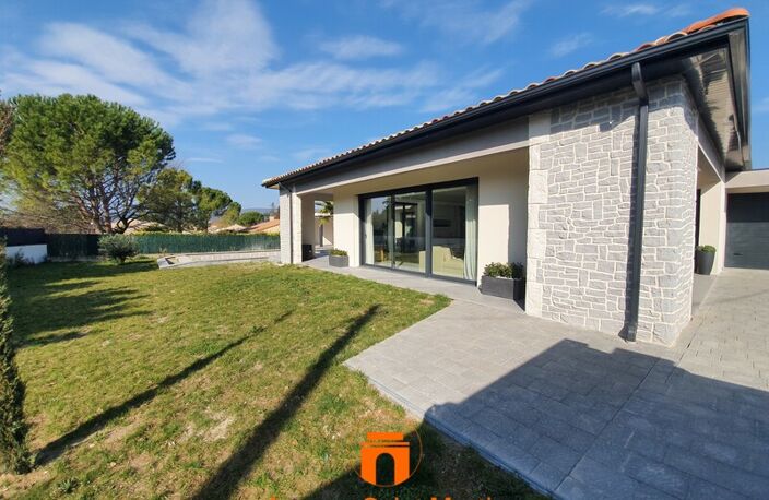 Villa — photo 3
