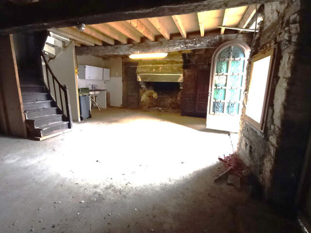 3379 - OG - Ancienne maison à réhabiter 56 m² au sol avec cheminée + grenier — photo du bien