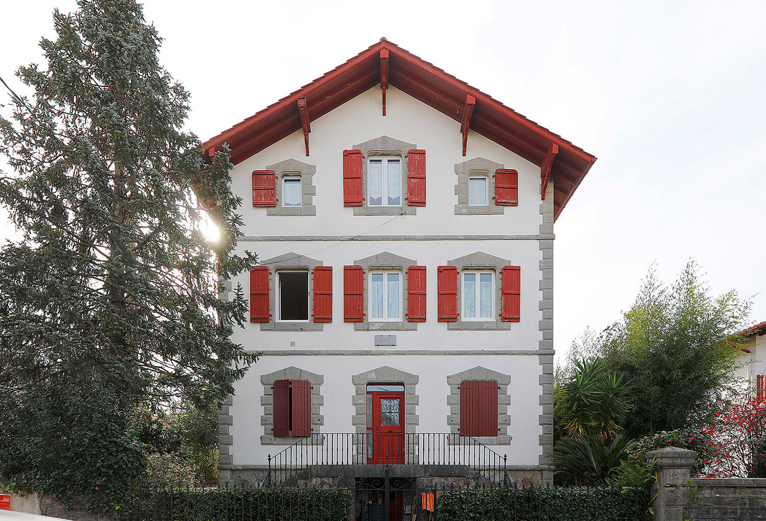 Hendaye proche des commodités appartement T5 avec garage, cave et  petit jardin — photo 1