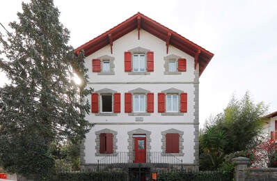 Hendaye proche des commodités appartement T5 avec garage, cave et  petit jardin — photo du bien