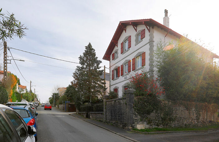 Hendaye proche des commodités appartement T5 avec garage, cave et  petit jardin — photo 2