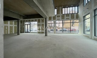 Commerce  567 m² à louer à Villeurbanne (69100)