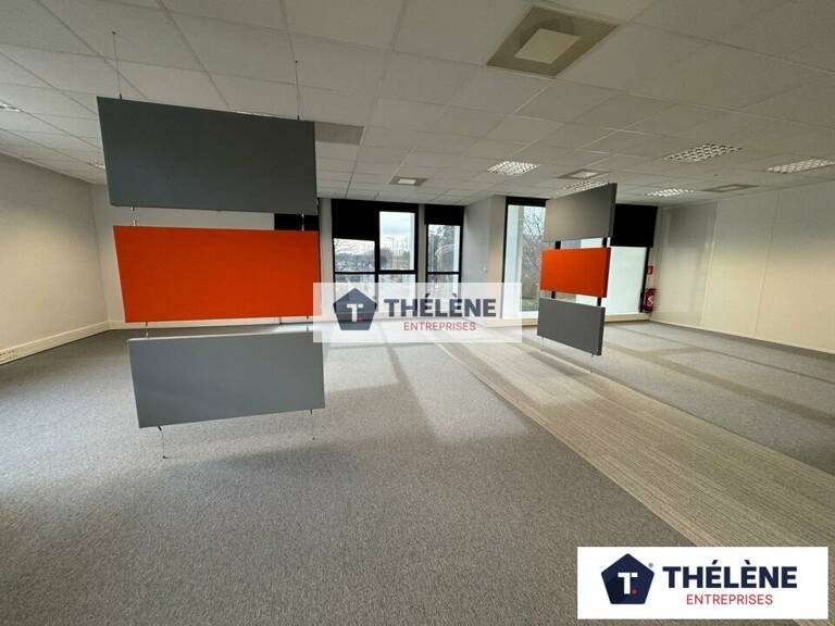 BUREAUX à LOUER — photo 1