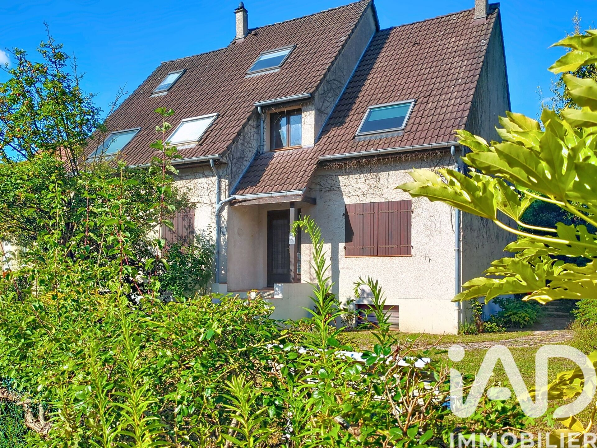 Creil - 211m² - 8p.