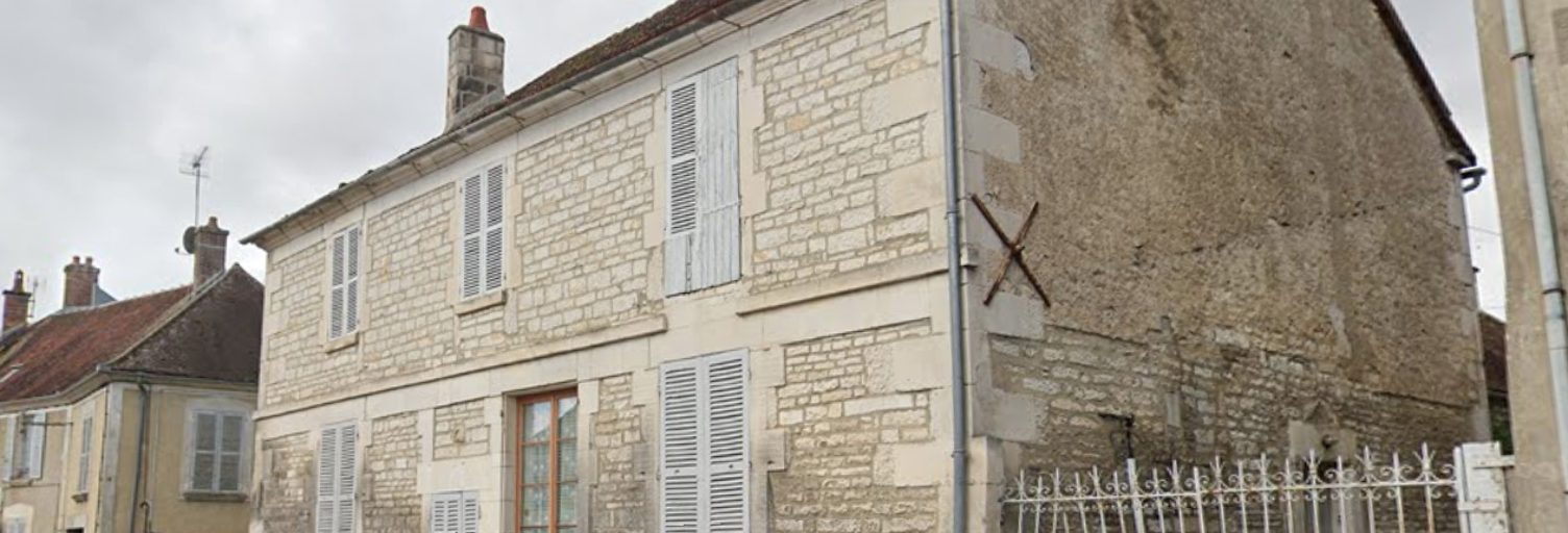 Maison 6 Pièces 197 m² à vendre à Yrouerre (89700)