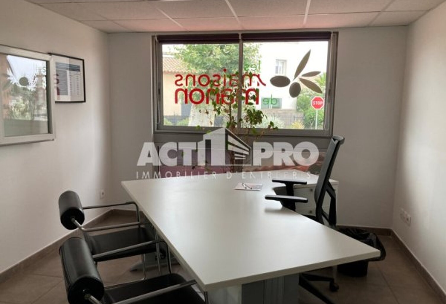 Bureaux à louer — photo 1