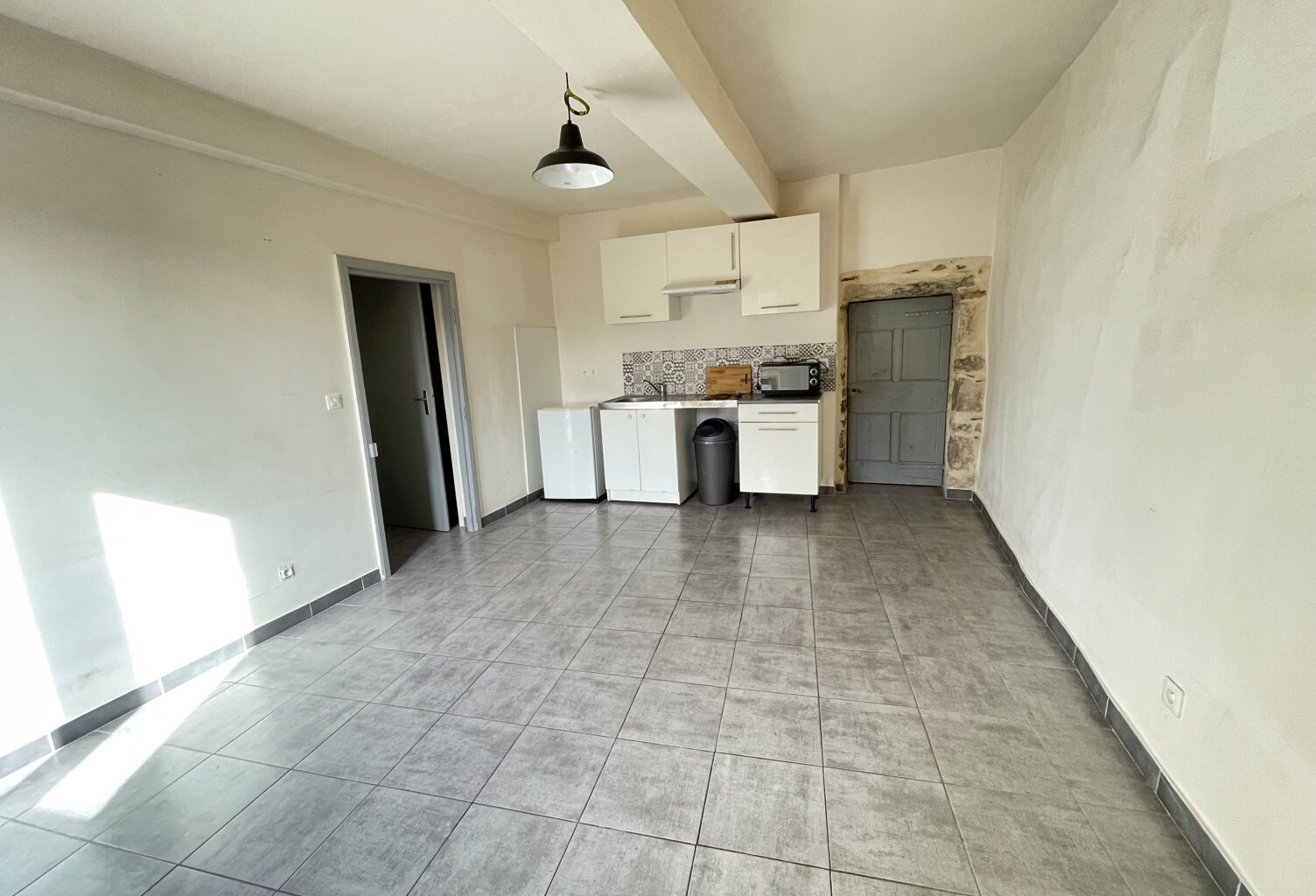 À VENDRE -  IMMEUBLE - CLARENSAC — photo 1