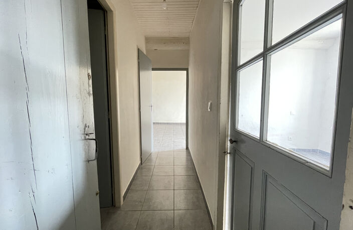 À VENDRE -  IMMEUBLE - CLARENSAC — photo 2