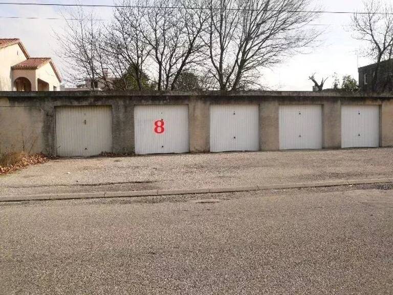 Garage — photo 1