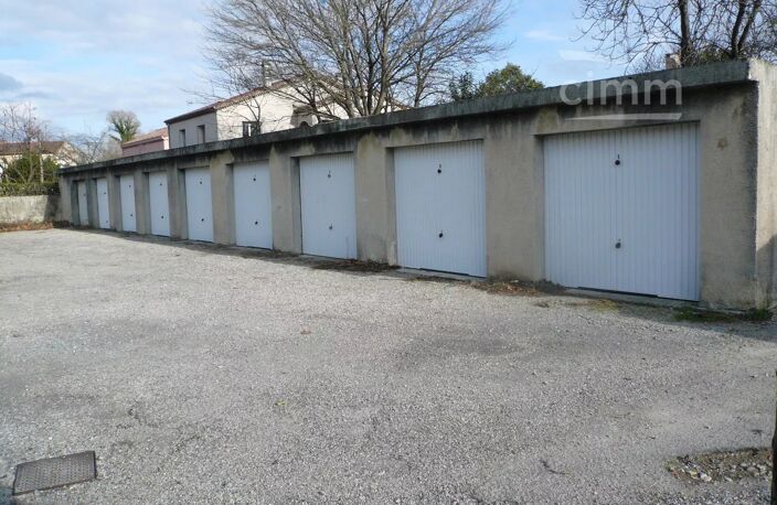 Garage — photo 2
