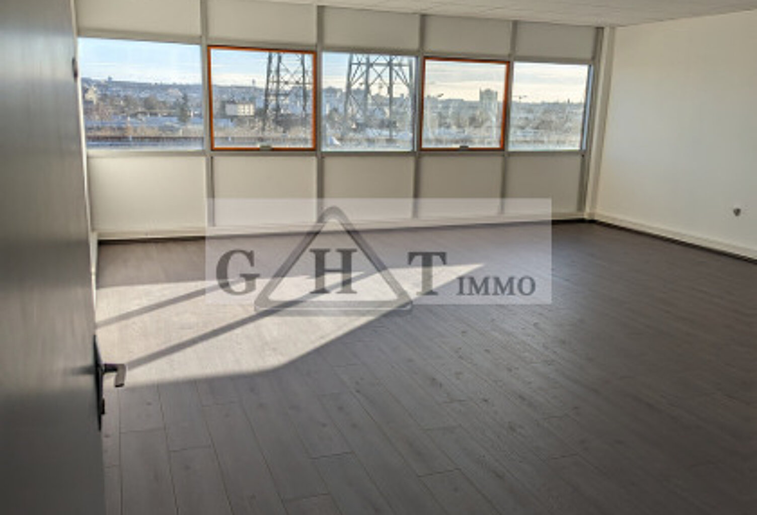 A VENDRE NEUILLY SUR MARNE BUREAUX 300M2 — photo 1
