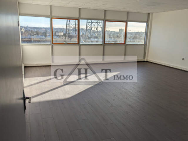 A VENDRE NEUILLY SUR MARNE BUREAUX 300M2 — photo du bien