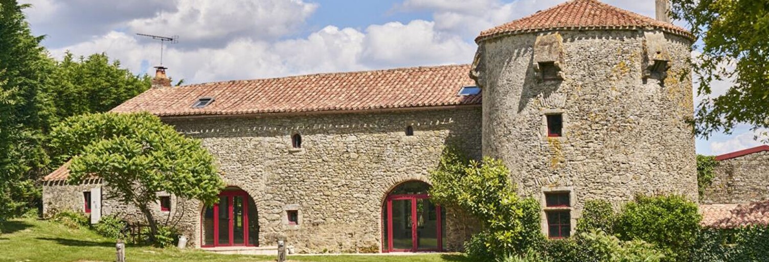 Maison 8 Pièces 208 m² à vendre à Les Herbiers (85500)