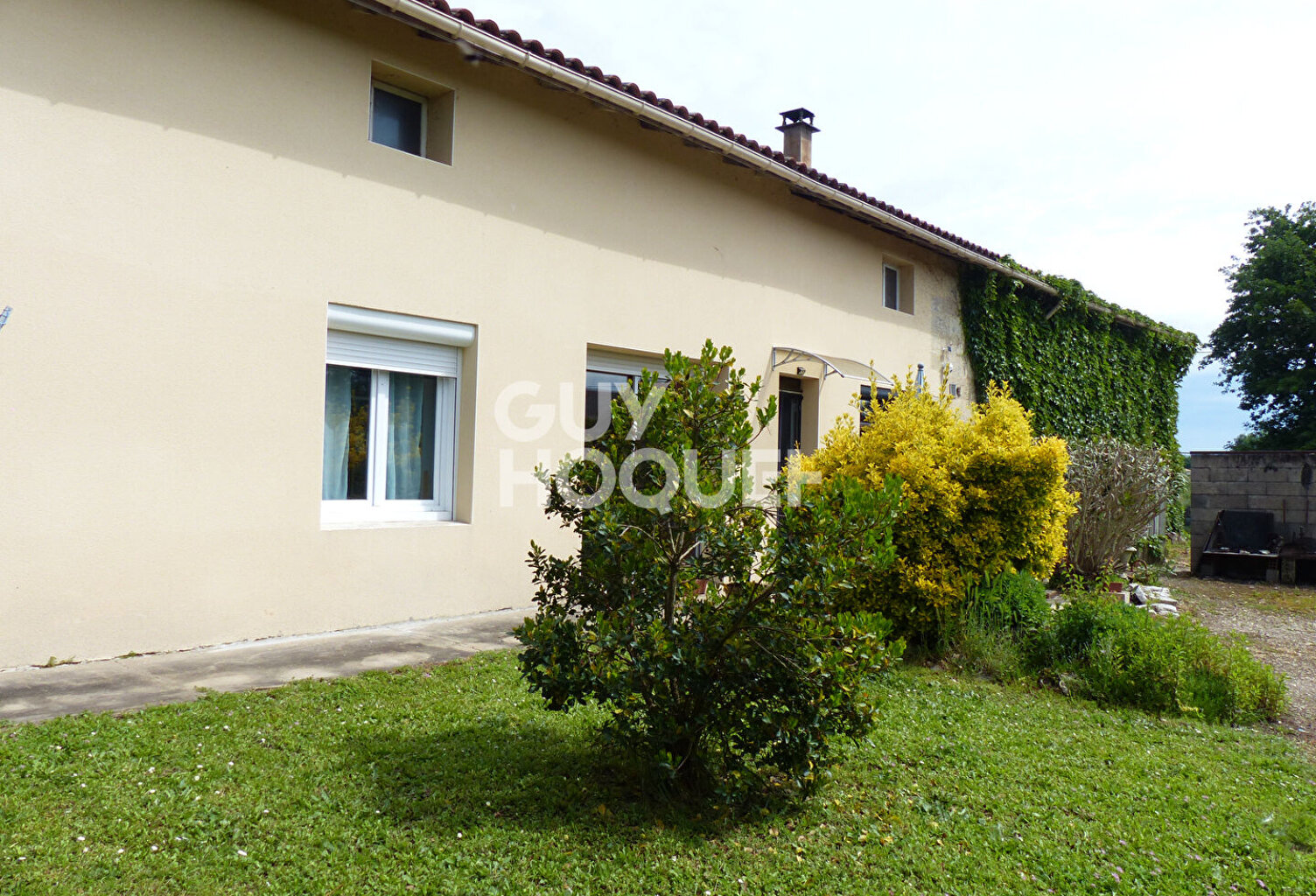 Maison à vendre à Saint Médard de Guizières - Référence 2056 — photo 1