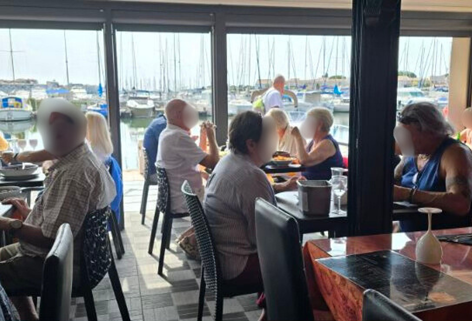 BELLE OPPORTUNITE - FONDS DE COMMERCE RESTAURANT   PORT DU C — photo 1