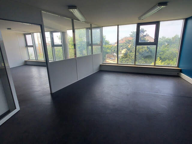 EXCELLENTE RENTABILITE 10% Plateau entier 1er étage 180m2 Bu — photo du bien
