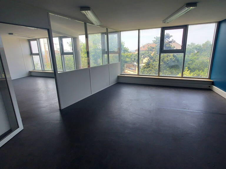 EXCELLENTE RENTABILITE 10% Plateau entier 1er étage 180m2 Bu — photo 1